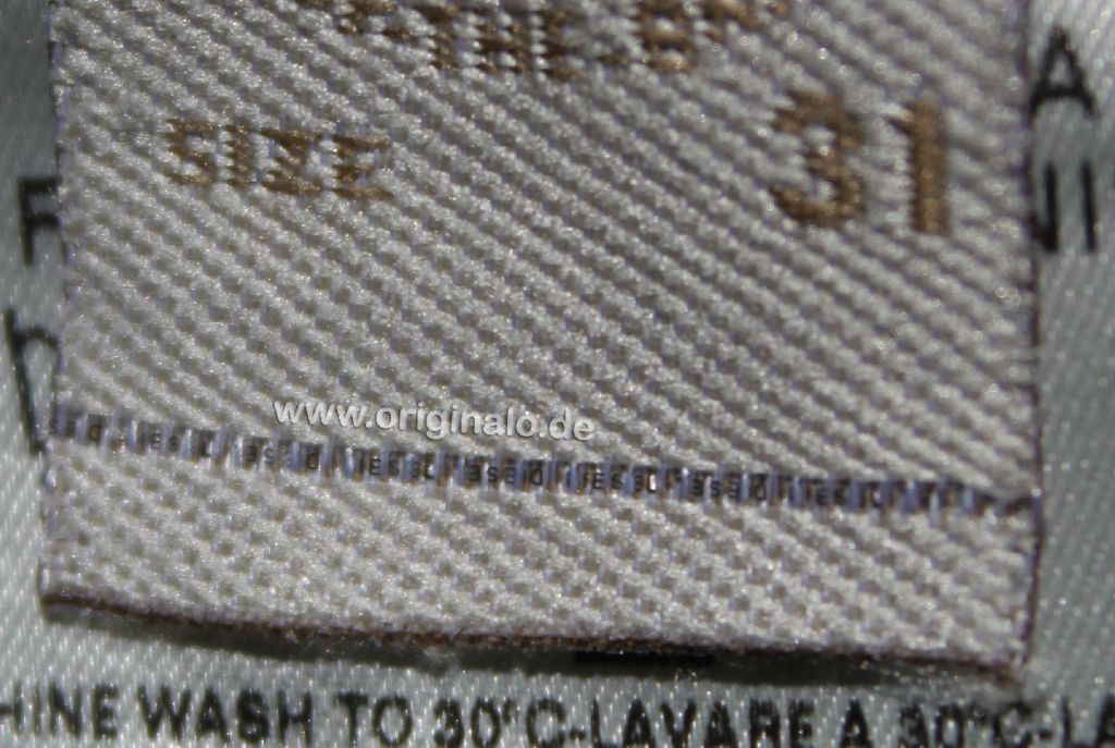 Diesel Jeans Etikett mit Micro-Stitching - Fälschung erkennen
